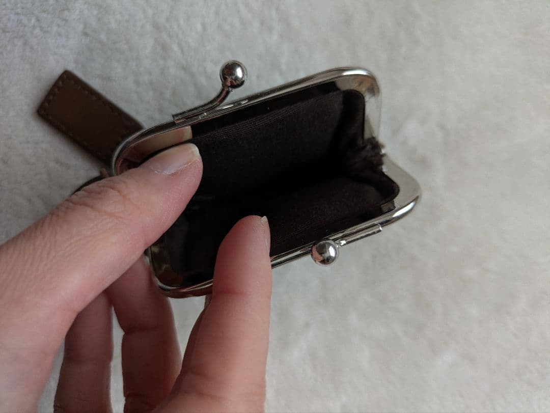 る*い様 COACHのブラウンケースとフォトアルバム型のキーホルダー