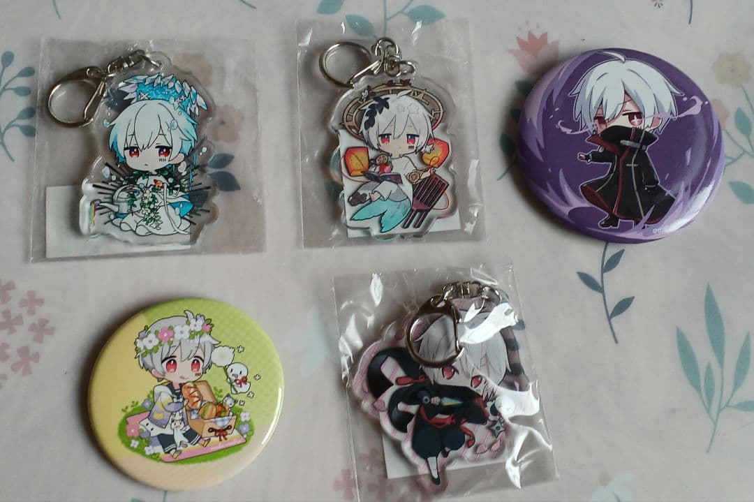 まふまふ アクリルキーホルダー 缶バッジセット - メルカリ