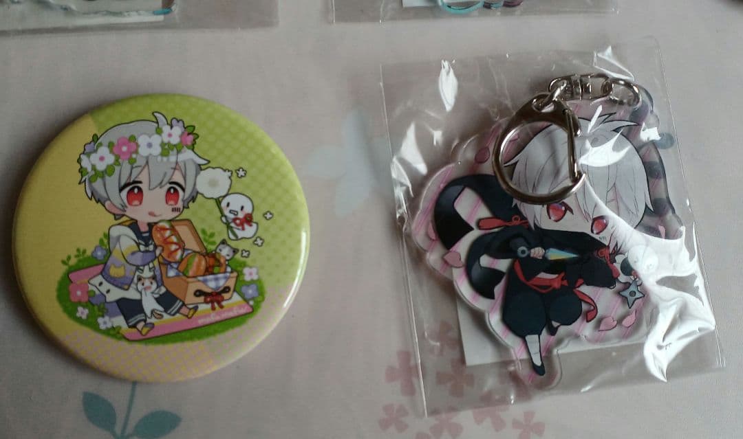 まふまふ アクリルキーホルダー 缶バッジセット - メルカリ