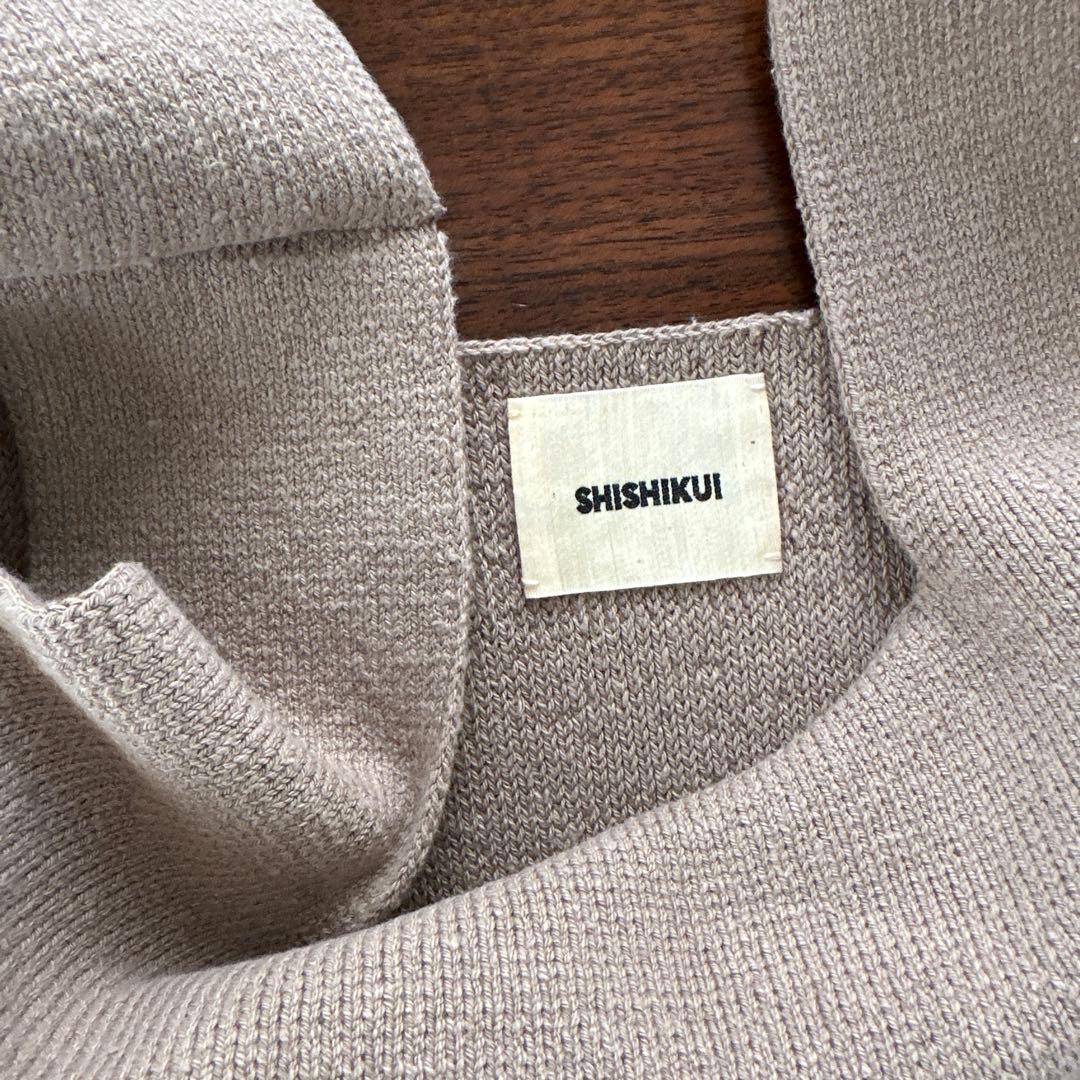 【新品未使用】シシクイSHISHIKUI SHIKAKUトップス　ベージュ