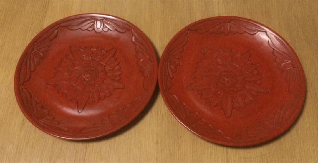 手彫り、中国堆朱の皿2枚 手彫り、中国堆朱の皿2枚