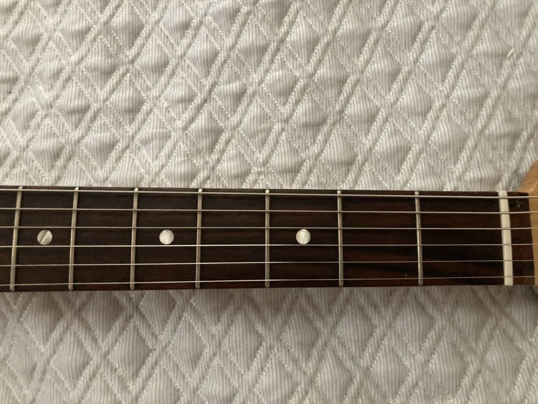 ラージヘッドオールブラック　ストラトタイプ