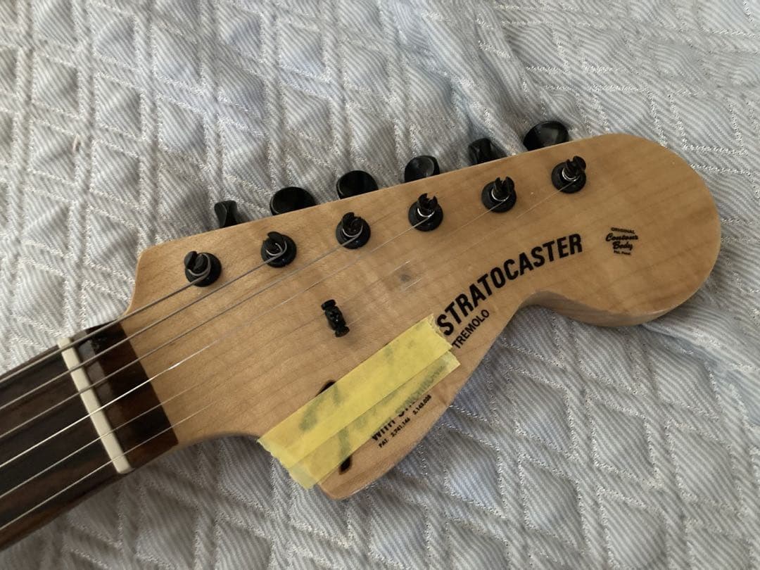 ラージヘッドオールブラック　ストラトタイプ