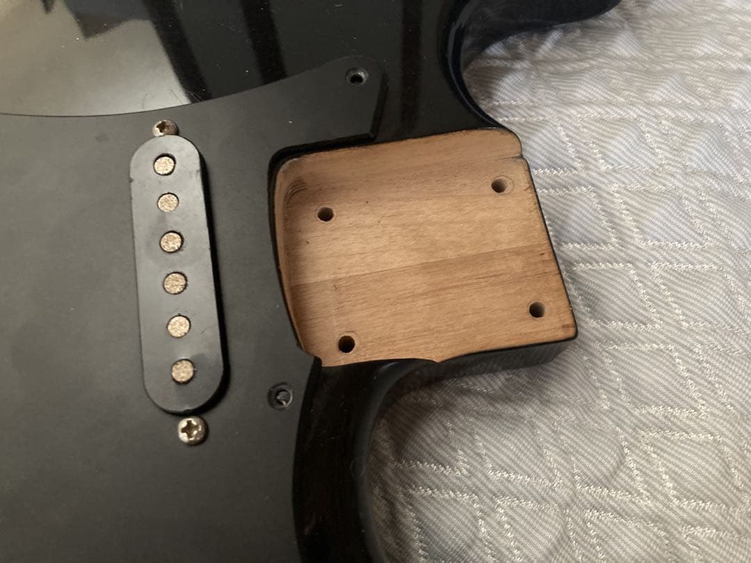 ラージヘッドオールブラック　ストラトタイプ