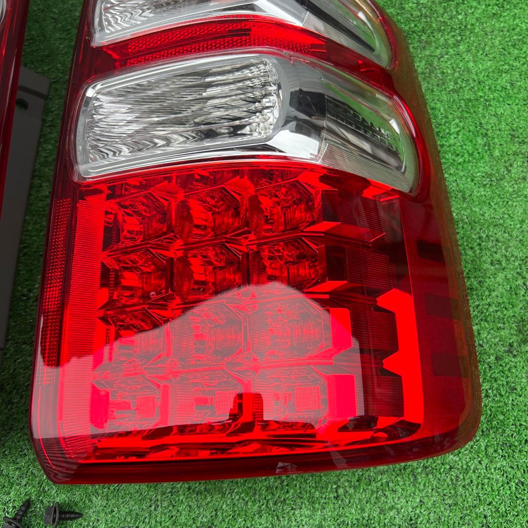 アー1☆ 純正 ZRR70 75 ヴォクシー テールランプセット トヨタ ノア 70