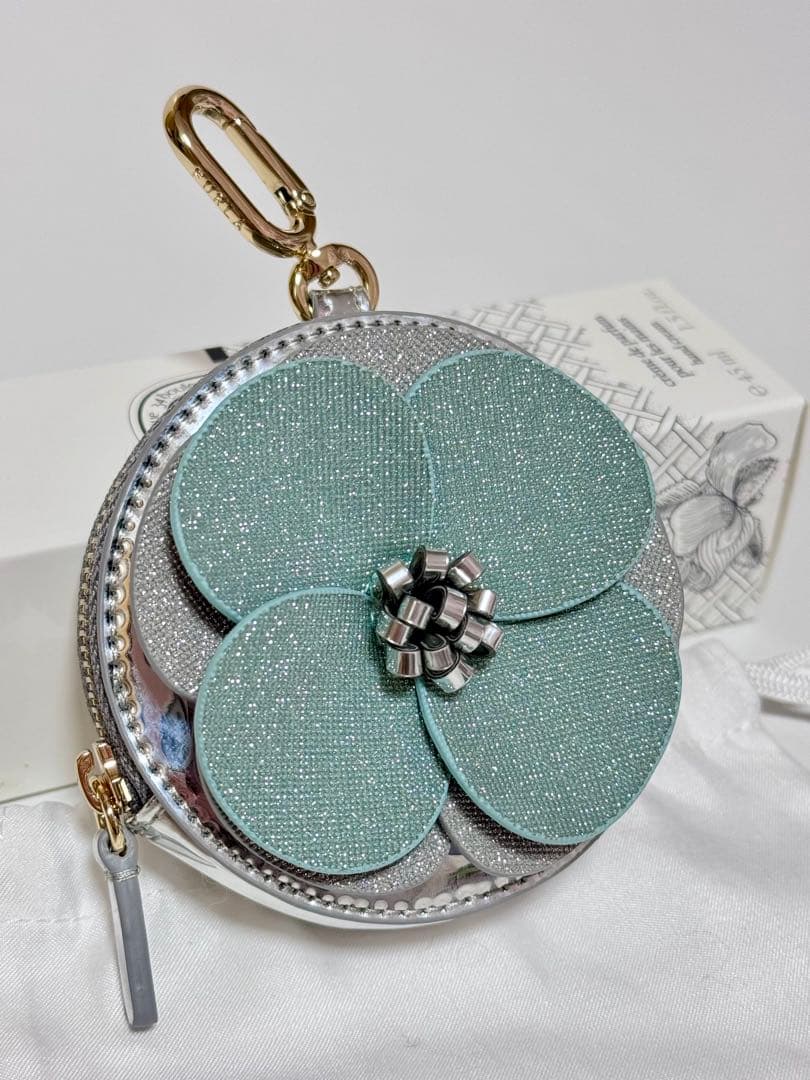 【新品未使用】FURLA 花モチーフ ケース 小物入れ