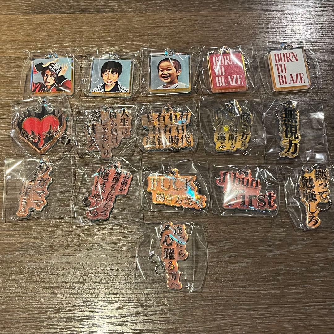 やまと　オーロラミニチャーム　16種　東京　命の燃やし方展 Super Magazine @supermagazinenyc Photographed by @lesliekeesuper