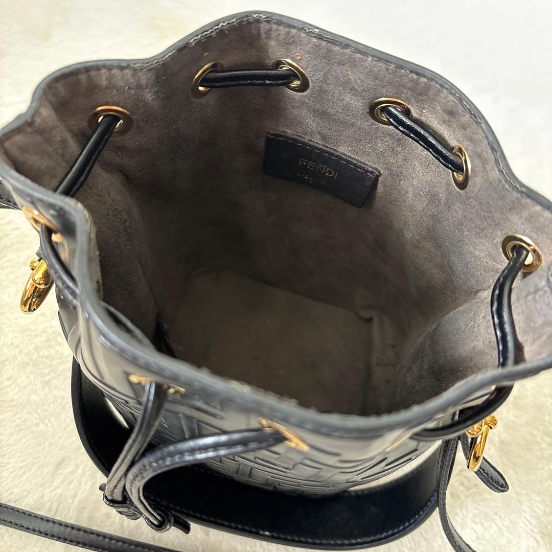 Fendi フェンディ　モントレゾール　ロゴ入り　ショルダーバッグ ブラック