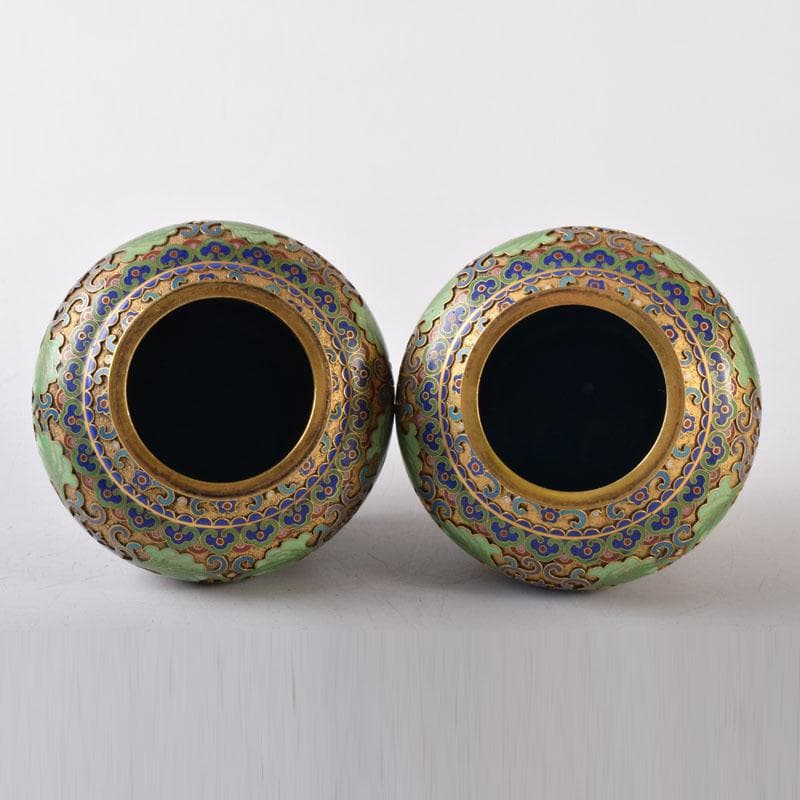 中国　古七宝琺瑯彩　獅子摘　花草文瓶　蓋壷　唐木台付　一對　V　7451