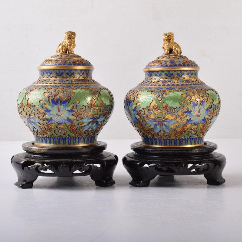 中国　古七宝琺瑯彩　獅子摘　花草文瓶　蓋壷　唐木台付　一對　V　7451