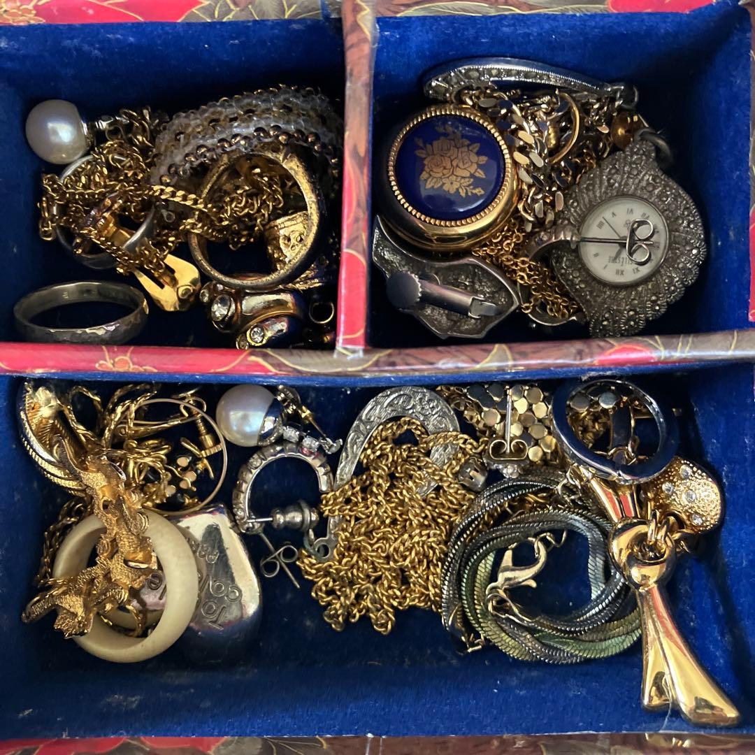 東*！様 生前整理　遺品整理　アクセサリー