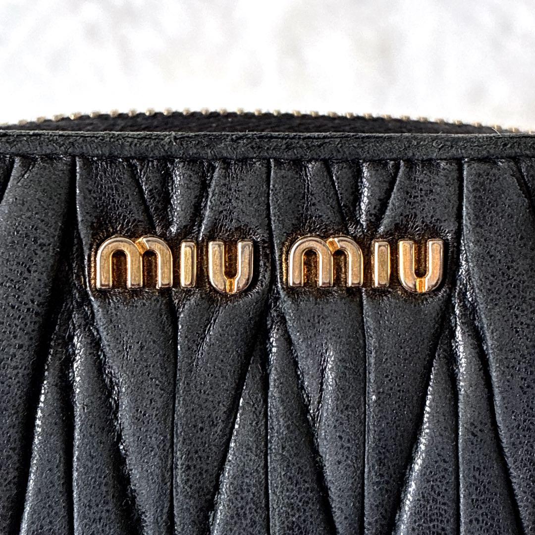 miu miu マテラッセ ラウンドジップ 財布 キルティング レザー ブラック