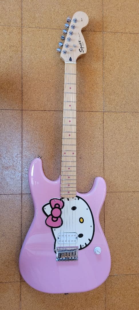 スクワイヤー『エレキギター』Hello Kitty Stratocaster - メルカリ