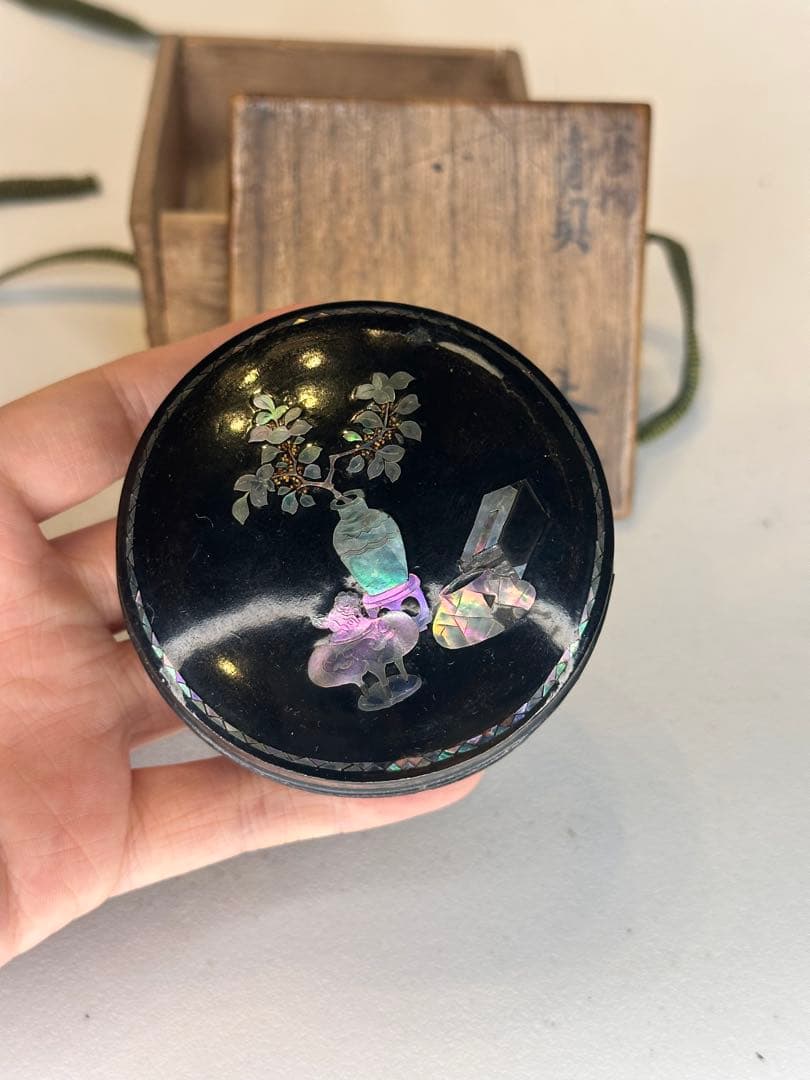 唐物 青貝香合　螺鈿嵌　傷有　漆器 時代物　共箱付