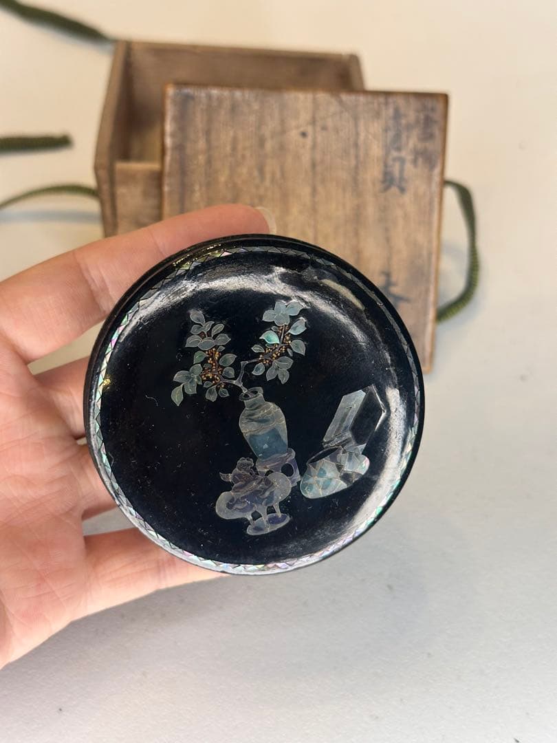 唐物 青貝香合　螺鈿嵌　傷有　漆器 時代物　共箱付