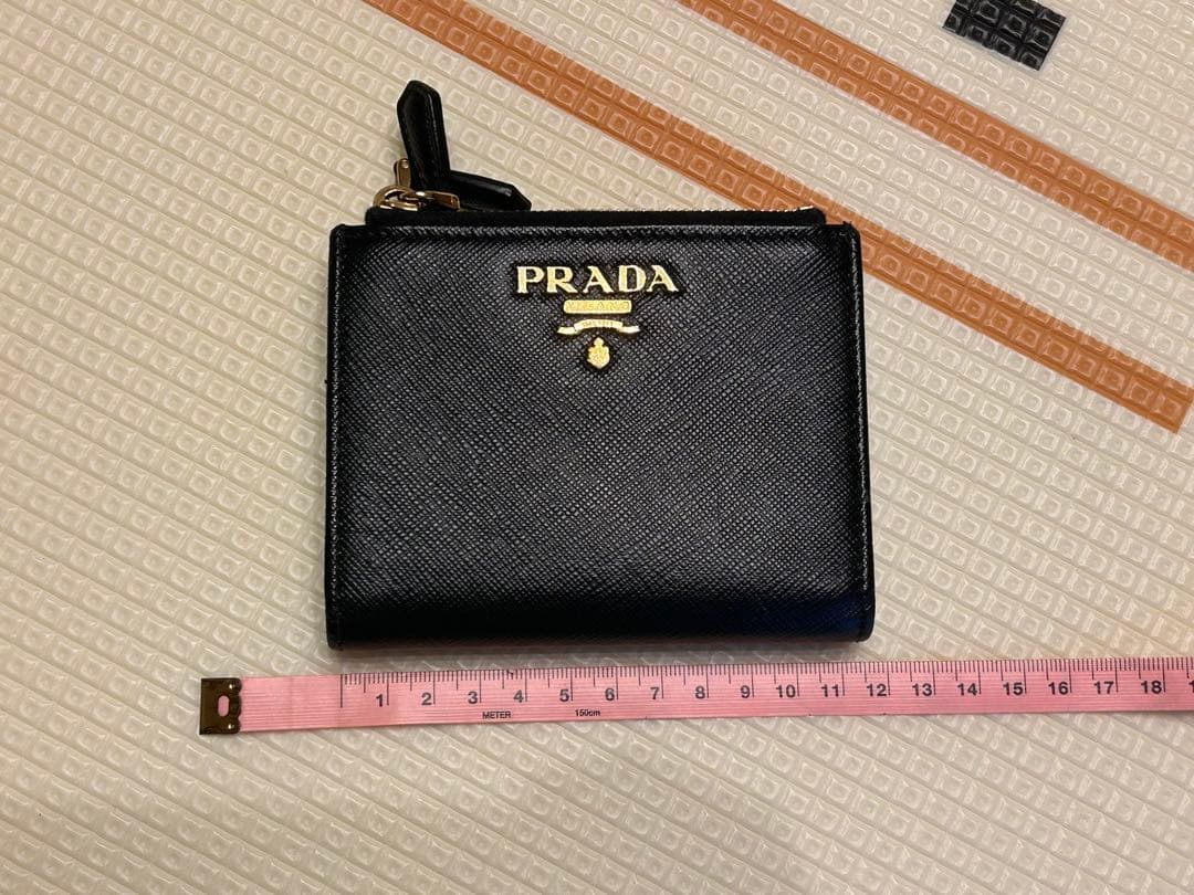 PRADA サフィアーノ ブラック 二つ折り財布