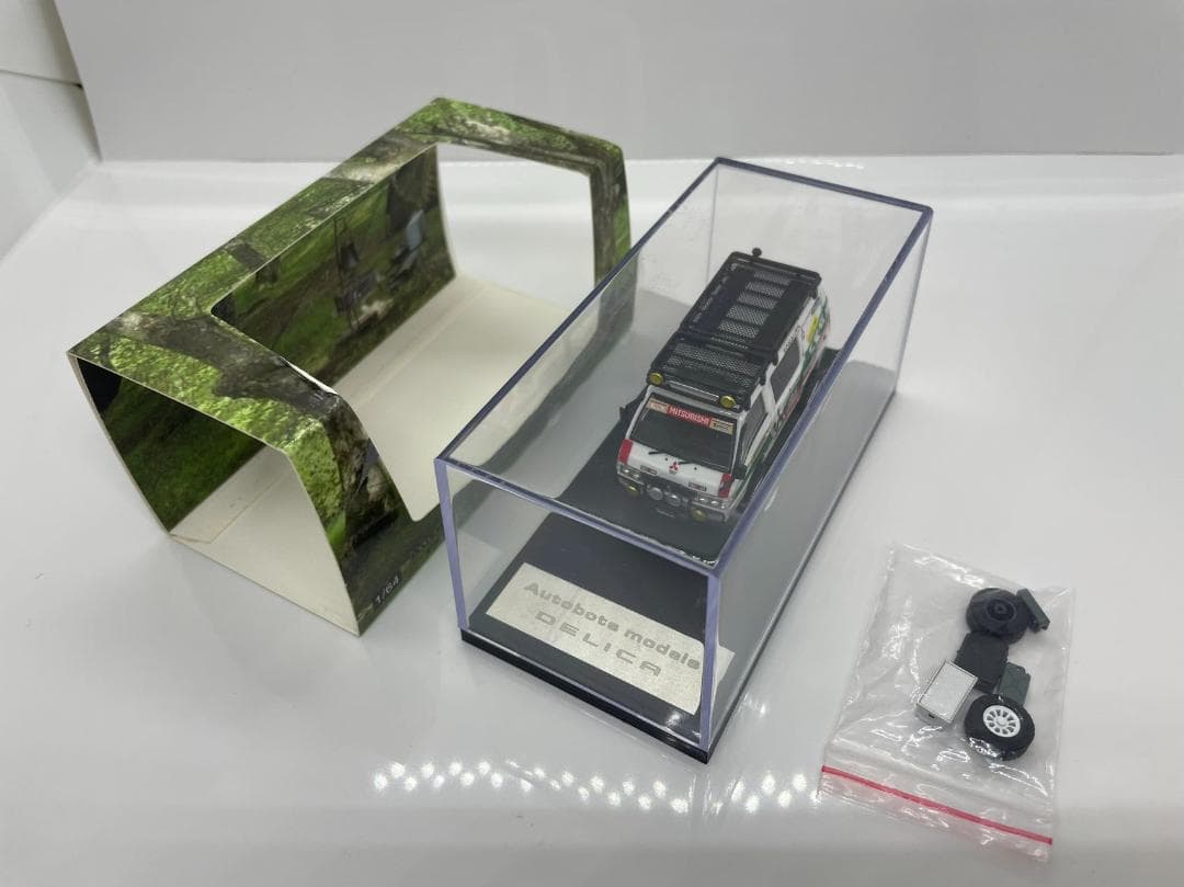 801-330　Autobots 1/64 三菱 デリカ #204 三菱石油