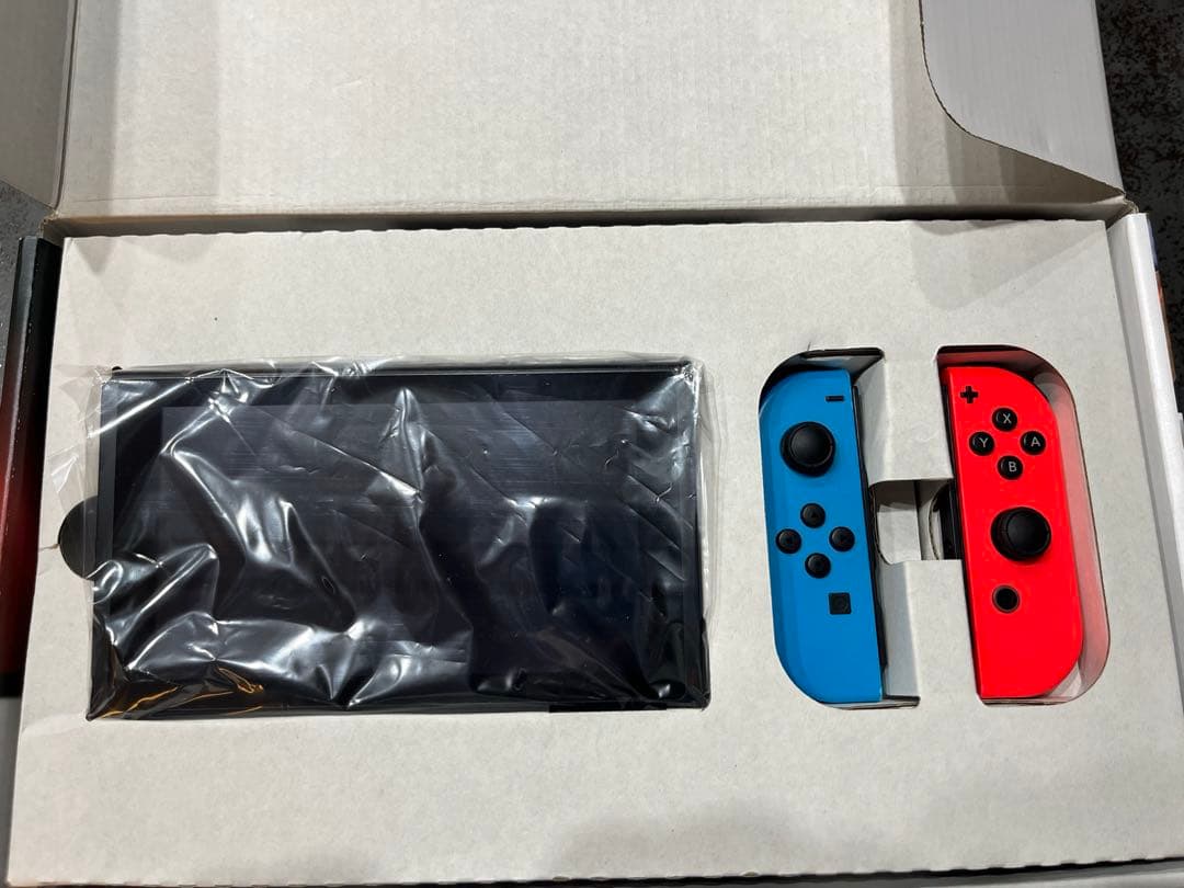 Nintendo Switch 本体 青と赤のJoy-Con付き