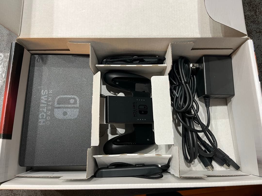 Nintendo Switch 本体 青と赤のJoy-Con付き