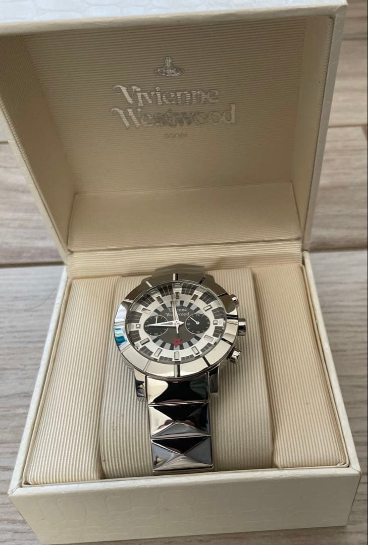 Vivienne Westwood VW-2049 シルバー腕時計