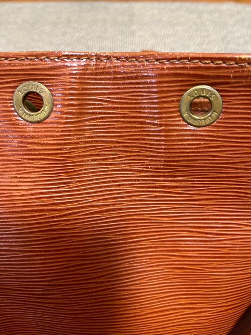 ルイヴィトン ショルダーバッグ エピ ノエ ポシェット付　 巾着型　ブラウン