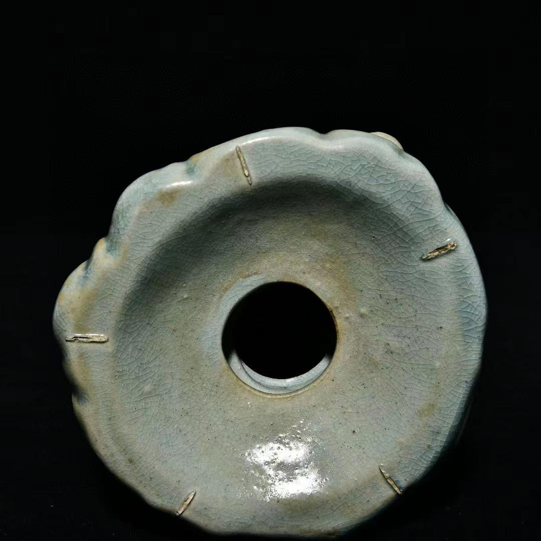 中国古美術・旧蔵の陶磁器、宝珠を持つ静かな思索の観音・12x41cm