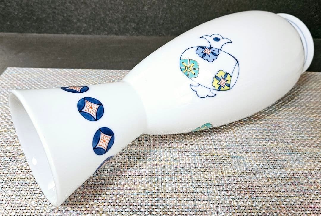 鍋島焼　色鍋島　鍋島御庭焼　名工　26代 市川光山作　桐文様　打出の小槌図　花瓶