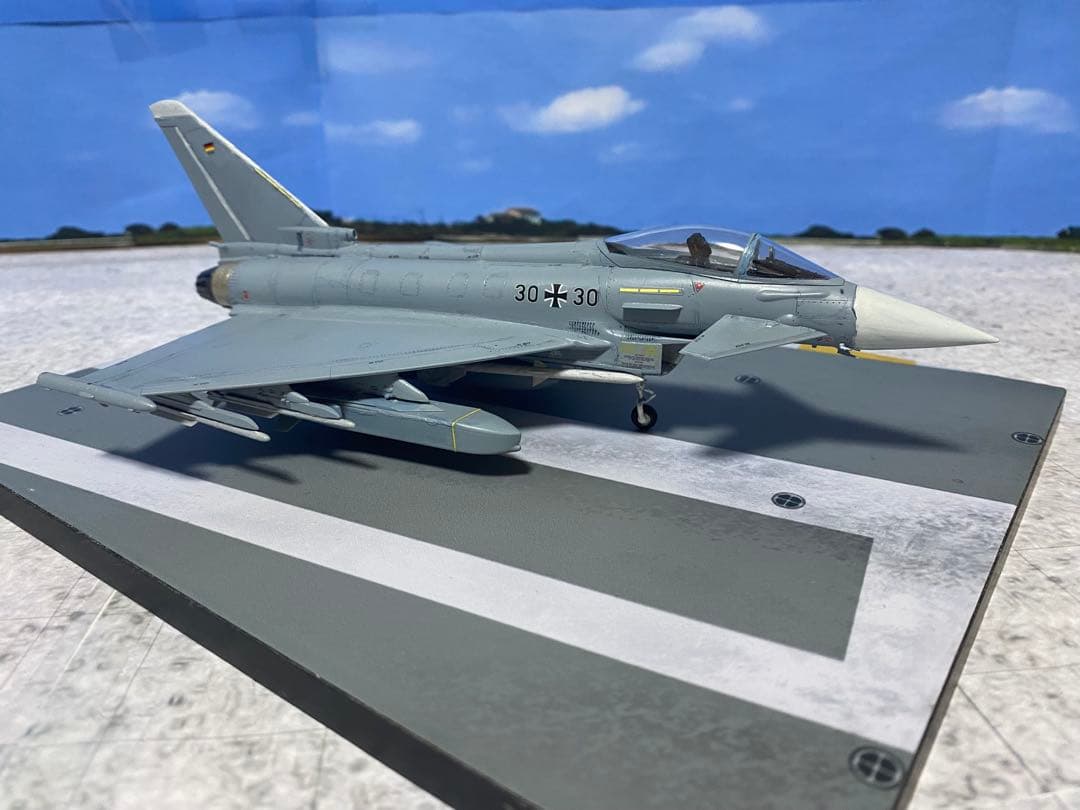 限定値下げ　1/72 プラモデル完成品　ユーロファイター　ハセガワ