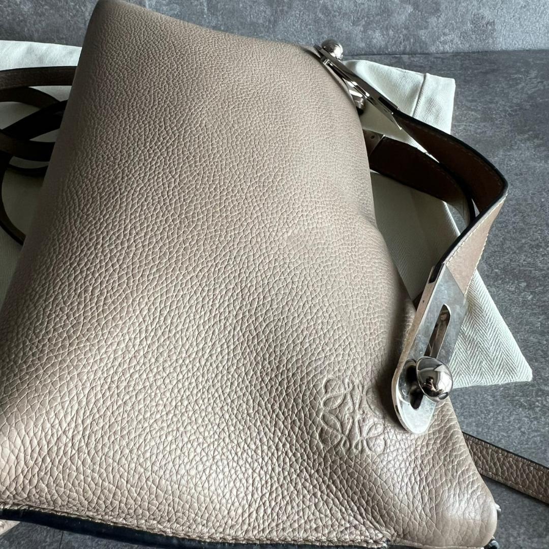 ⭐️ロエベ⭐️ 2WAY レザー クラッチバッグ ベージュ メタルバー