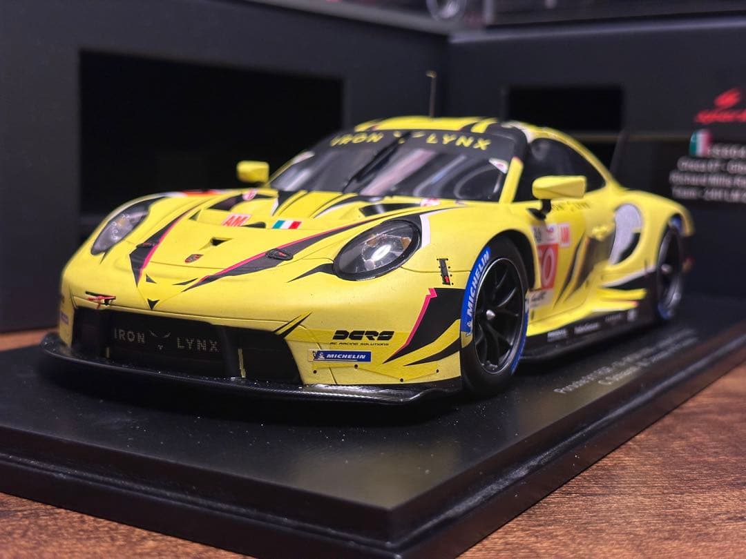 スパーク　1/18 porsche911 rsr-19 iron lynx