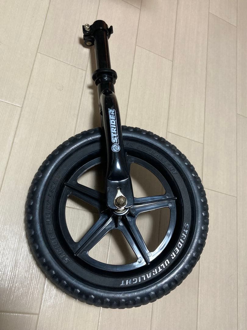 ストライダースポーツモデル黒12インチ