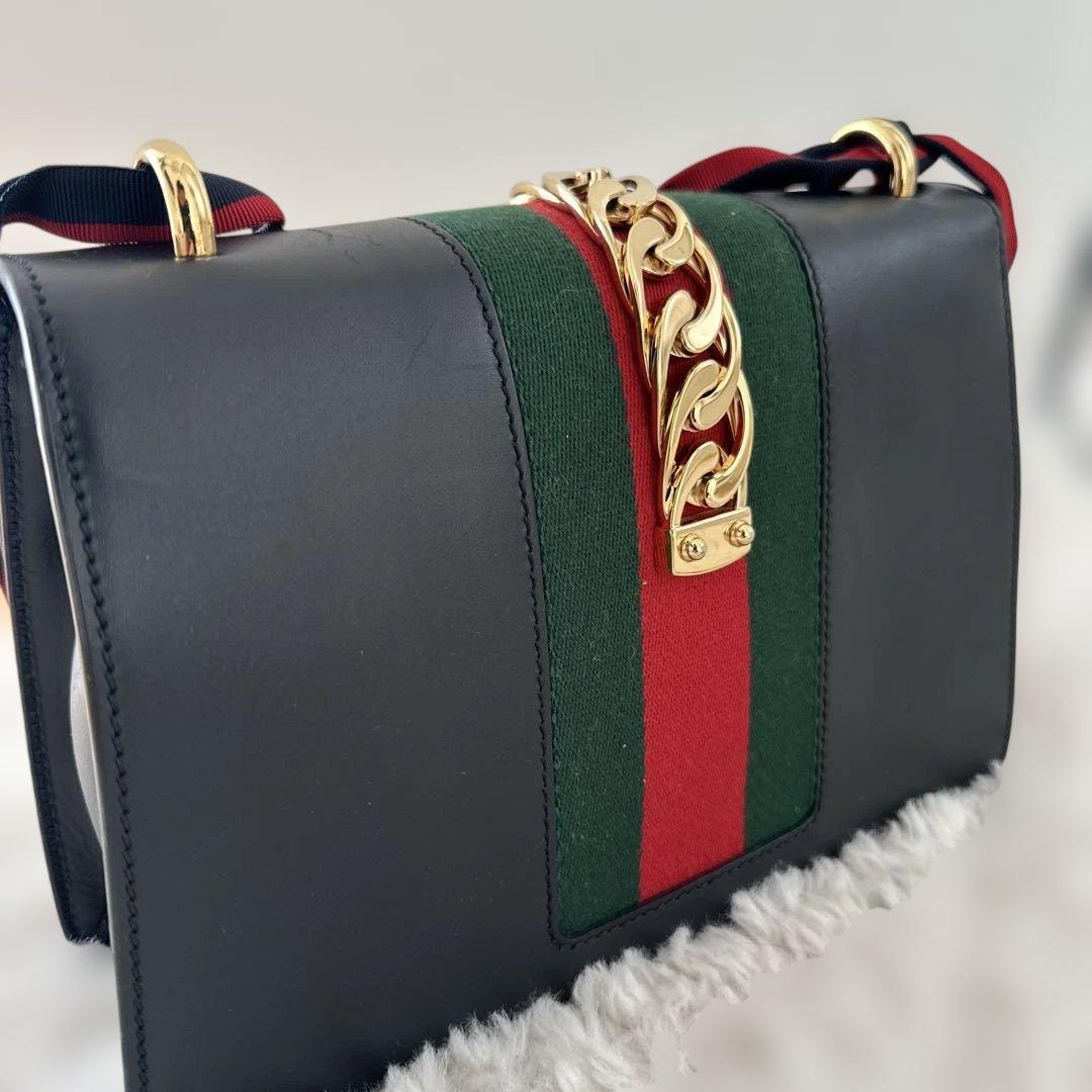 Gucci ショルダーバッグ ブラックレザー