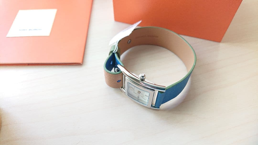 ☆新品半額saleTory Burch 配色カラー クオーツレディースお洒落時計