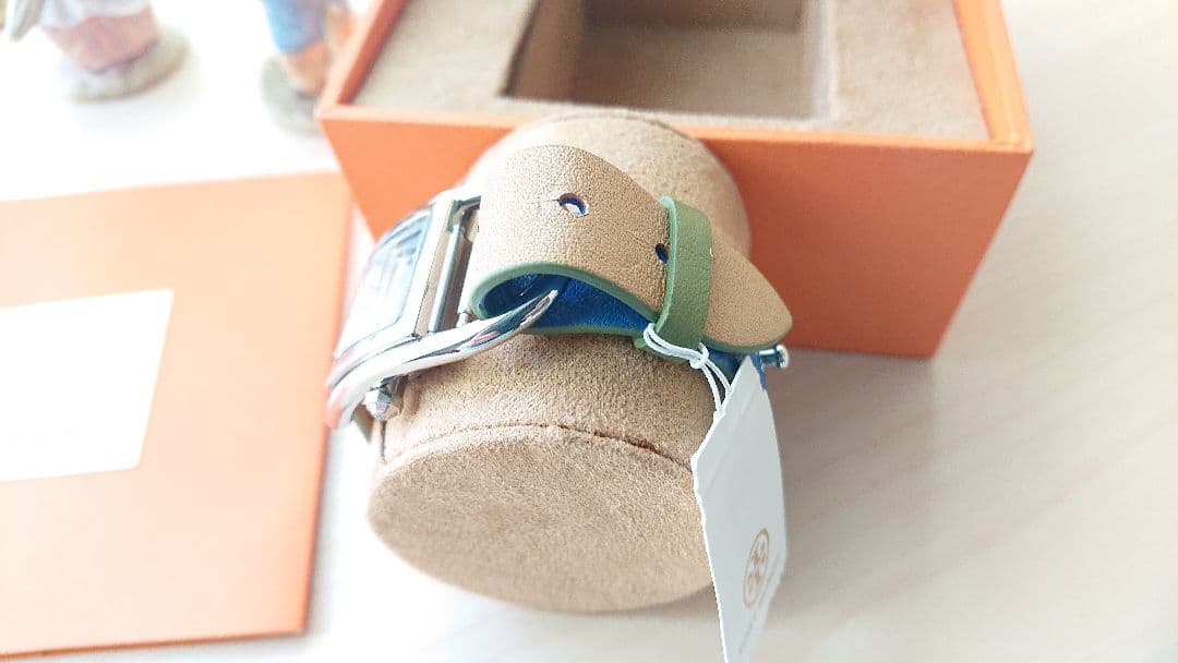 ☆新品半額saleTory Burch 配色カラー クオーツレディースお洒落時計