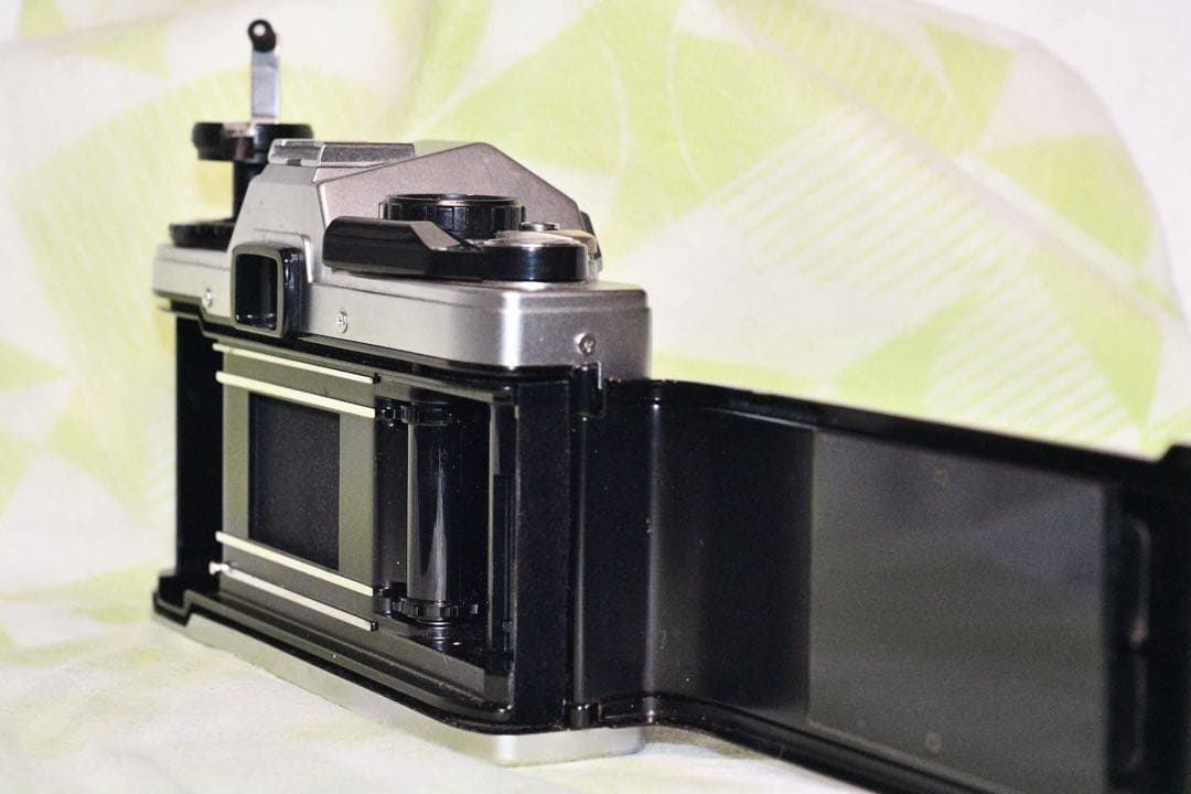 《動作品》OLYMPUS OM10 Silver+50/1.8 a406