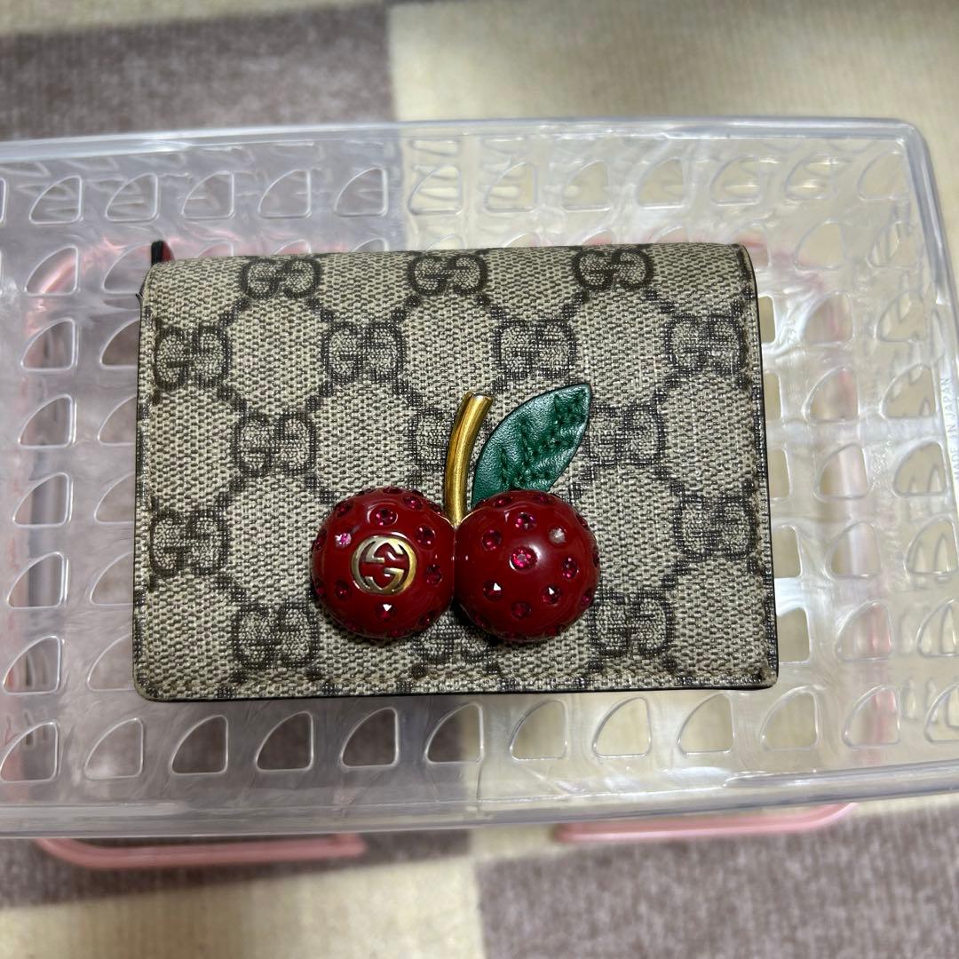 GUCCI 二つ折り財布 チェリー装飾