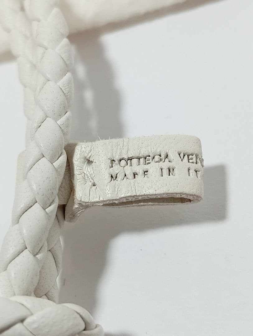 BOTTEGA VENETA　ボッテガベネタ　イントレチャート ブレスレット　白