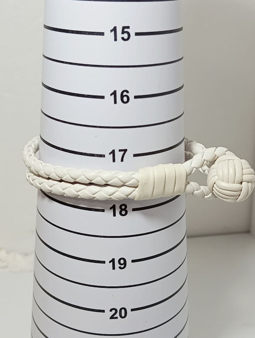 BOTTEGA VENETA　ボッテガベネタ　イントレチャート ブレスレット　白