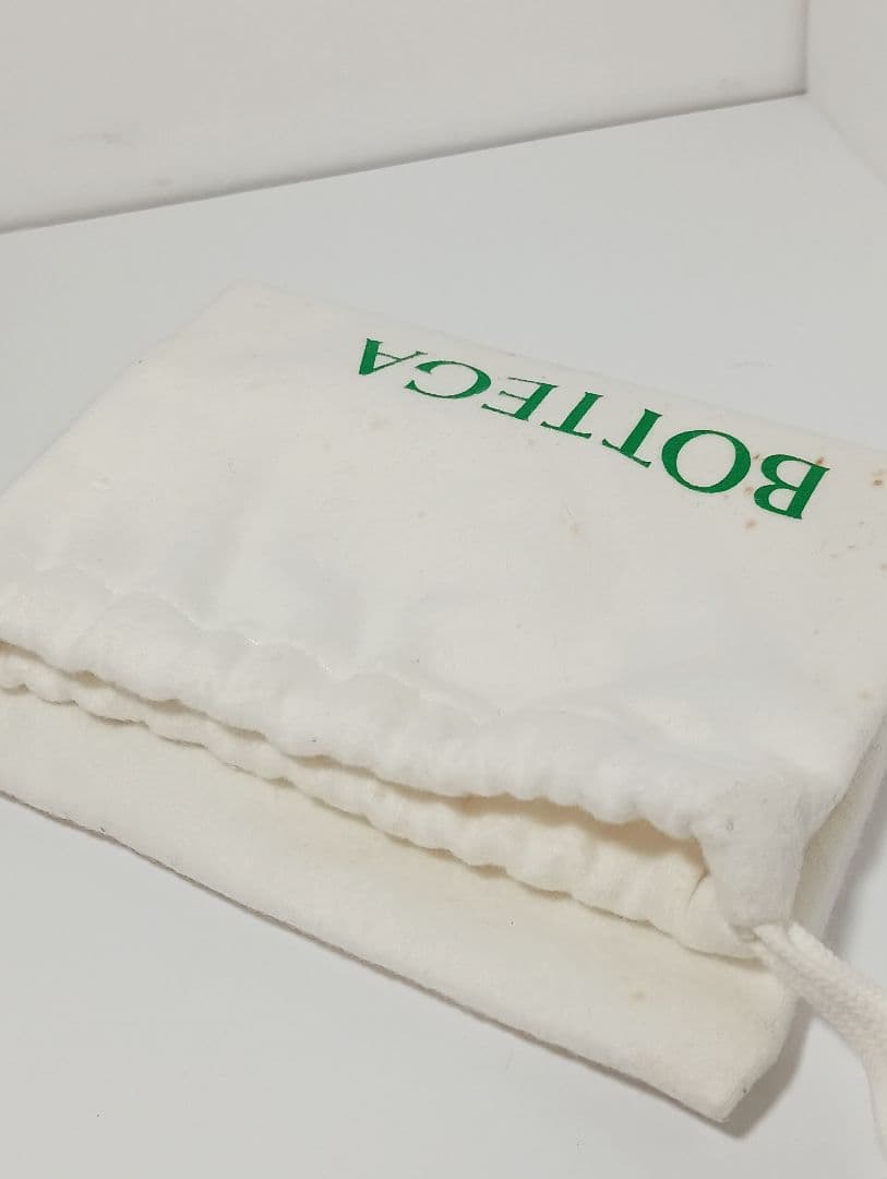 BOTTEGA VENETA　ボッテガベネタ　イントレチャート ブレスレット　白