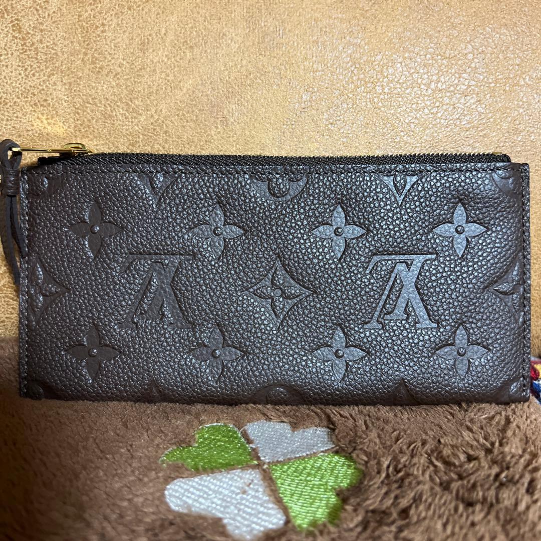 ルイ・ヴィトン　アンプラントケース　財布