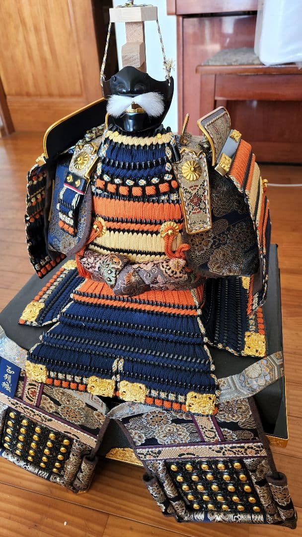 鈴甲子雄山の10号鎧、ジャンク扱いで出品。鍬形は24金張り。特別値引き