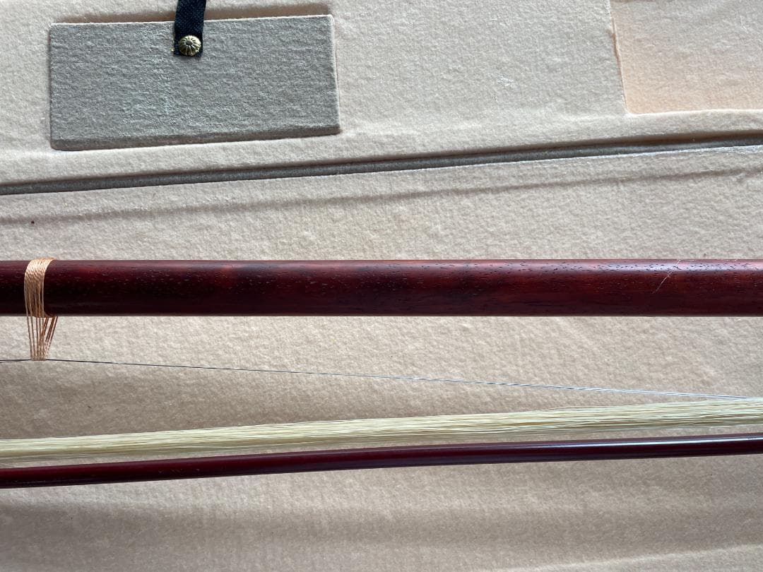 ☆状態〇☆ 二胡 木製 赤色 ケース 弦 チューナー 松ヤニ 付