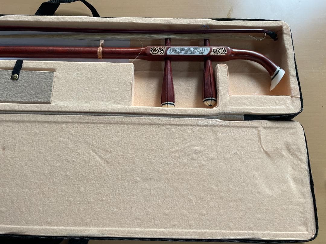 ☆状態〇☆ 二胡 木製 赤色 ケース 弦 チューナー 松ヤニ 付