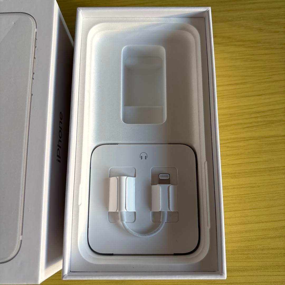 iPhone8 64GB ホワイト Apple バッテリー最大容量100%