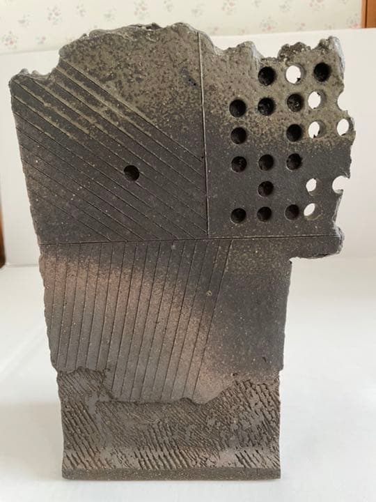 亀井勝　灰釉花入　 共箱・共布・栞