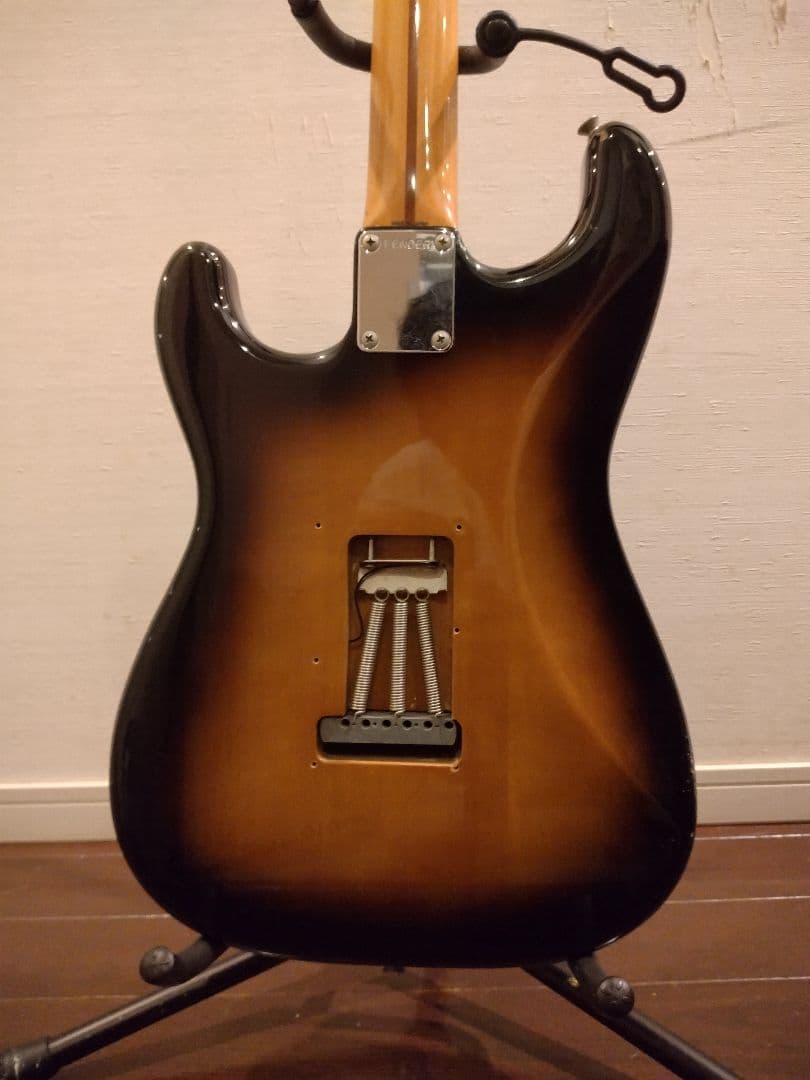 Fender japan stratocaster eシリアル