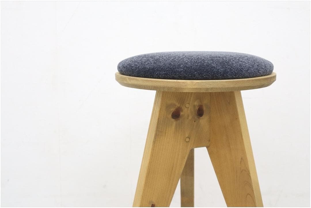 1 NEALD ニールド スツール 1脚 パイン無垢材 木製 チェア 丸椅子