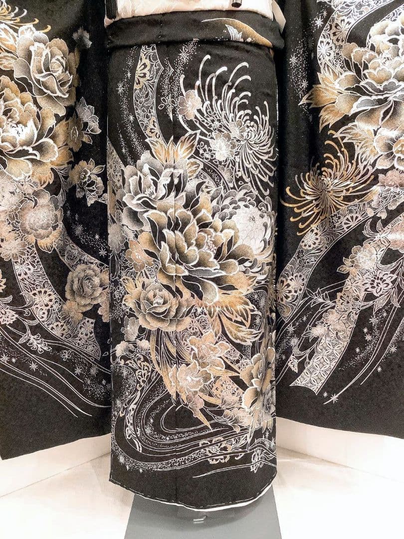 黒ラメ地牡丹や菊の上品な銀彩加工の振袖フルセット