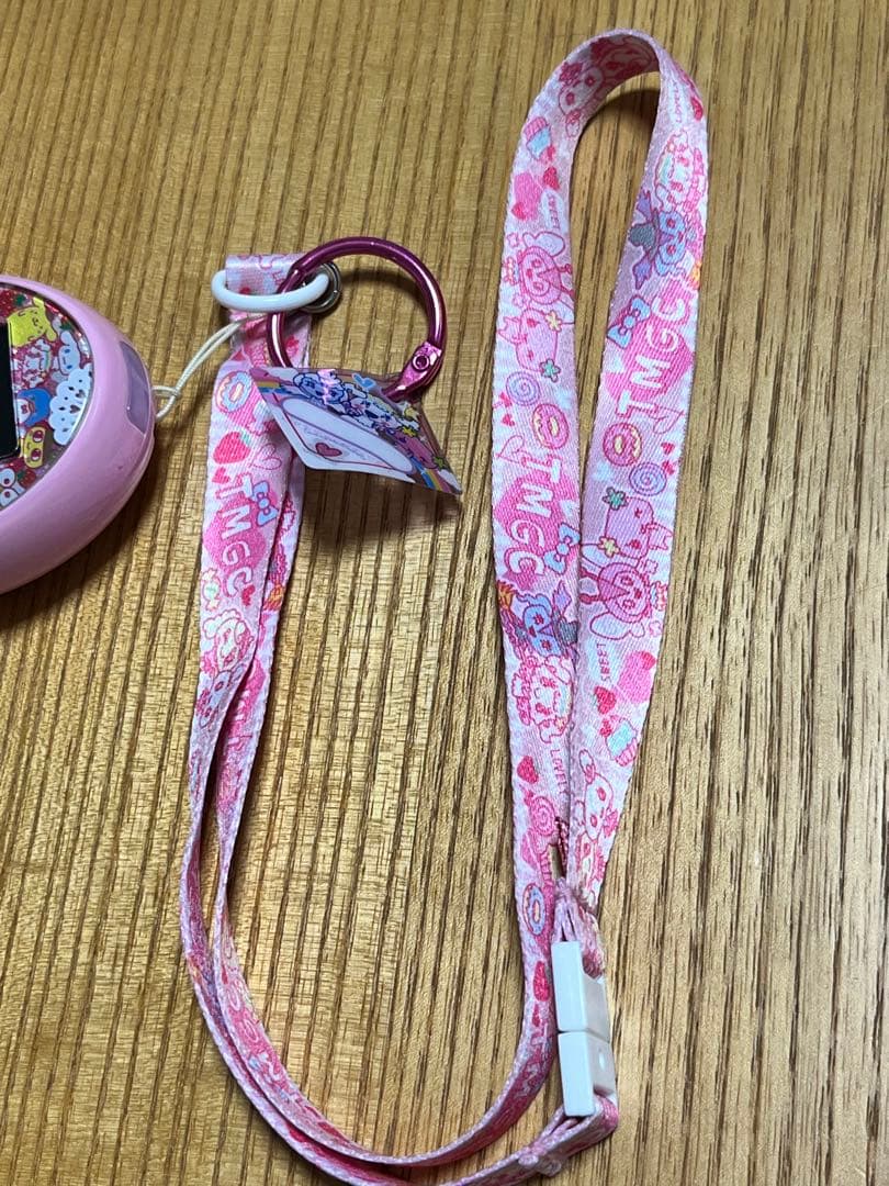 たまごっちみーつ サンリオキャラクターズver. ピンク ストラップ付き
