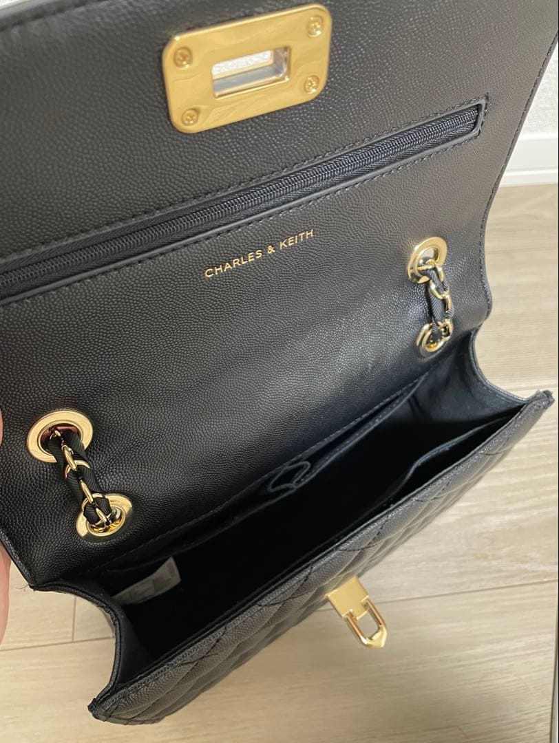 CHARLES&KEITH クレシダ キルトチェーンストラップバッグ